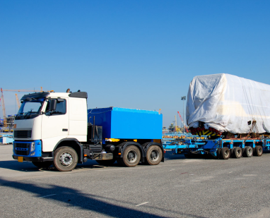 重型運(yùn)輸類(lèi)：電焊工程車(chē)、工程搶險(xiǎn)車(chē)等特種箱運(yùn)輸